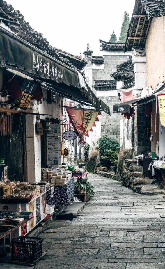三国名将周瑜后人曝光，一位成了大明星，一位被写进了教科书